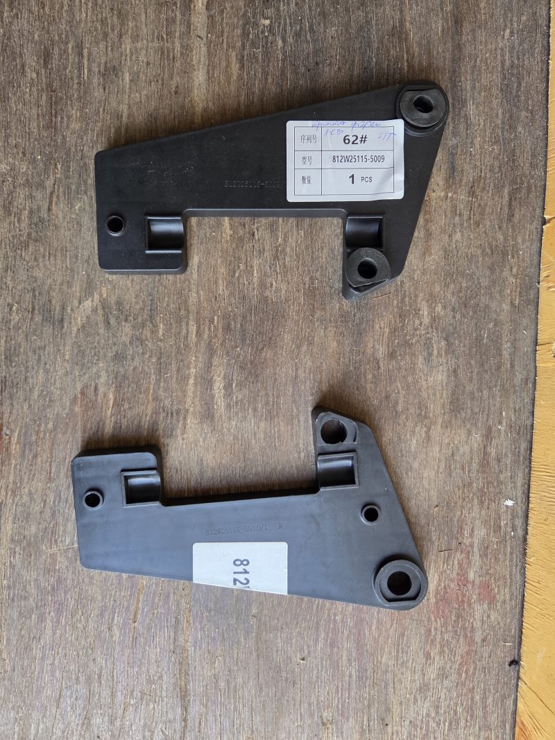 Кронштейн фары правая ст Sitrak 812W251155010